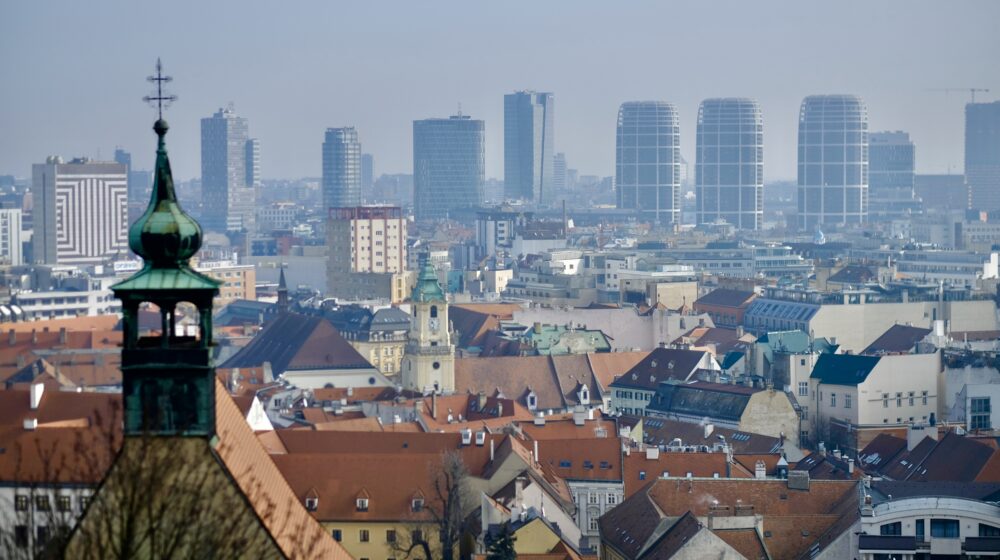 Chránené heslom: Mesto dnes stavia najmä súkromný sektor 3 otázky pre 3 patrónov TU-BA