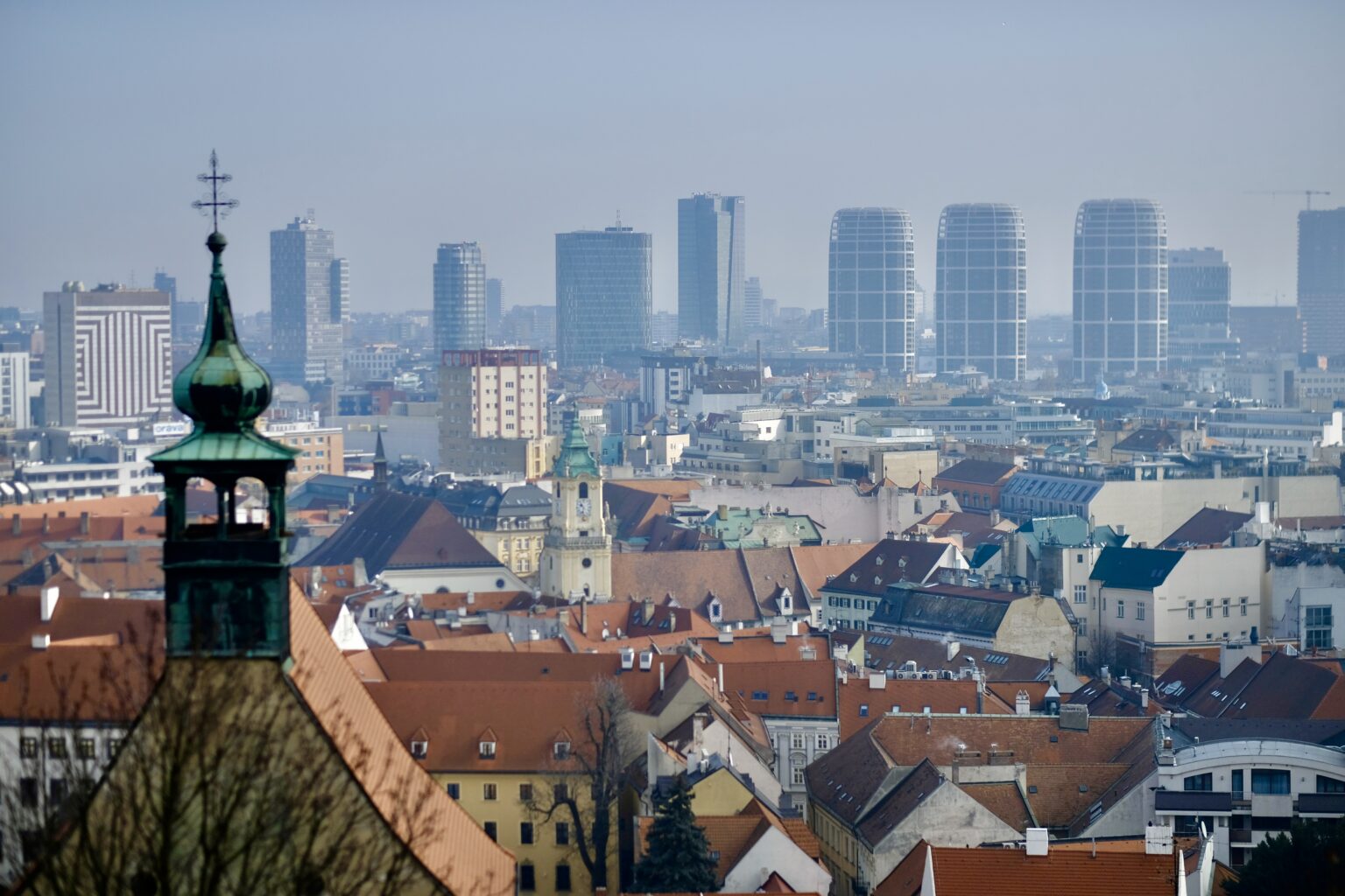 Chránené heslom: Mesto dnes stavia najmä súkromný sektor 3 otázky pre 3 patrónov TU-BA